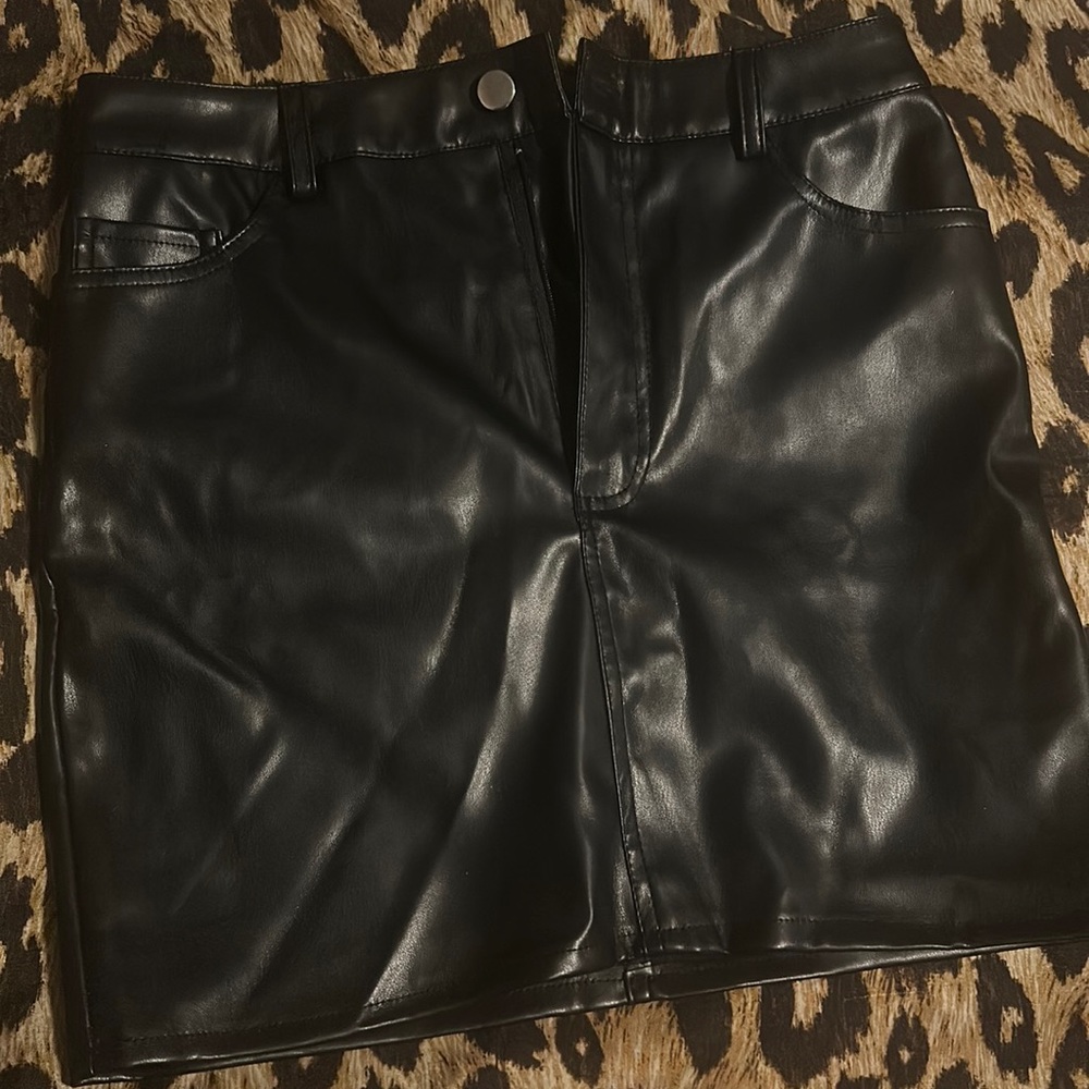 Brand new leather skirt juniors small with tags